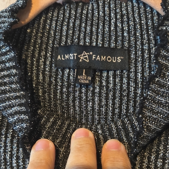 Almost Famous Silver Metallic Black Ribbed Mock Neck Sweater Size Large - Picture 3 of 9